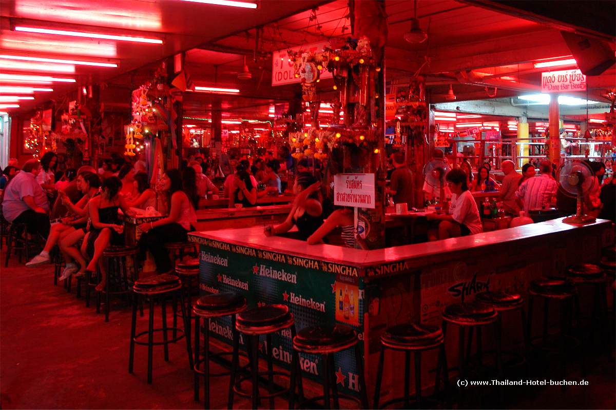 Bild: Billighotels mit GoGo-Bar Girls -  Nachtleben in der Partymeile Südpattaya 